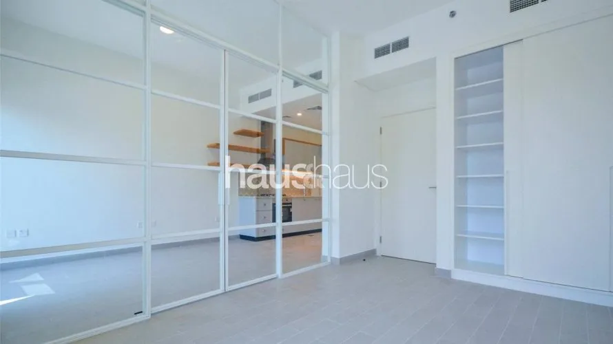 Apartamento de 1 dormitorio en Golfville, UAE No. 422 № 2