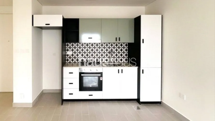 Apartamento de 2 dormitorios en Golfville, UAE No. 458 № 1