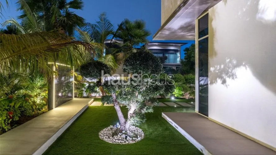 Villa de 6 dormitorios en Golf Place, UAE No. 449 № 1