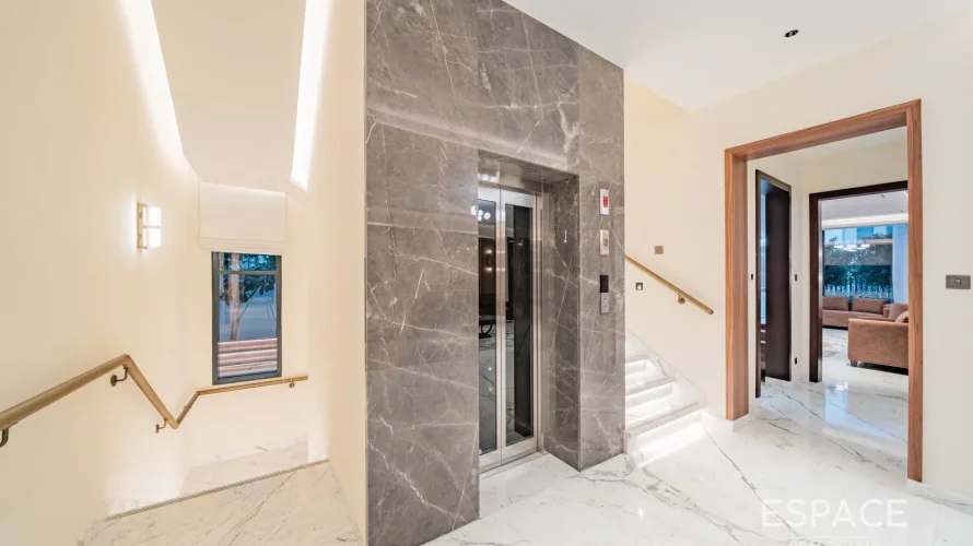 Villa de 6 dormitorios en Parkway Vistas, UAE No. 914 № 12