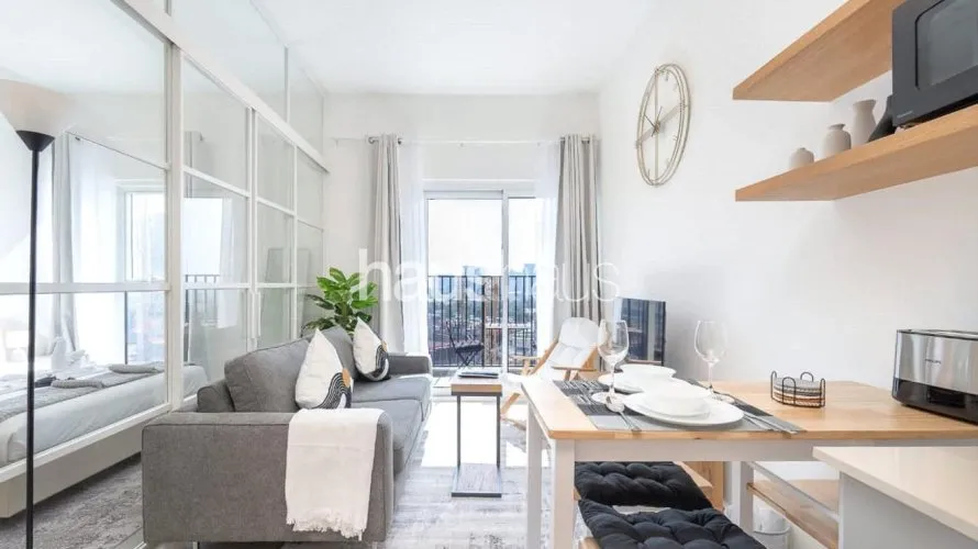 Apartamento de 1 dormitorio en Golfville, UAE No. 423 № 1