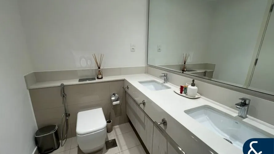 Apartamento de 2 dormitorios en Park Point, UAE No. 1319 № 2