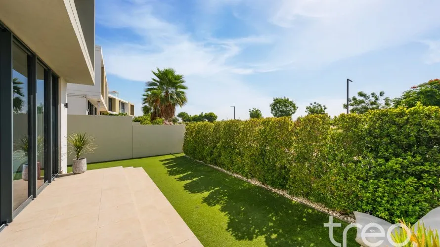 Adosado de 3 dormitorios en Golf Grove, UAE No. 1812 № 1