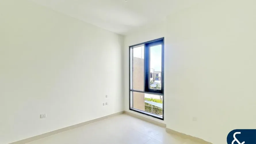 Villa de 4 chambres à Maple 2, UAE No. 991 № 6