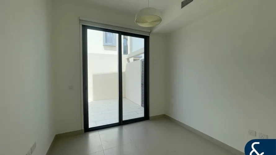 Villa de 4 chambres à Maple 2, UAE No. 989 № 3