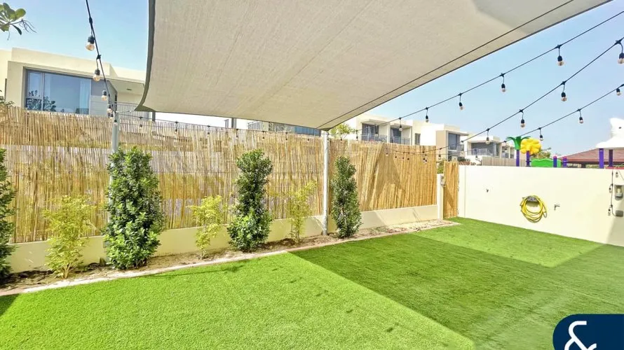 Villa de 4 chambres à Maple 2, UAE No. 991