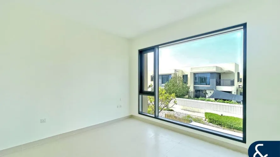 Villa de 4 chambres à Maple 2, UAE No. 991 № 9