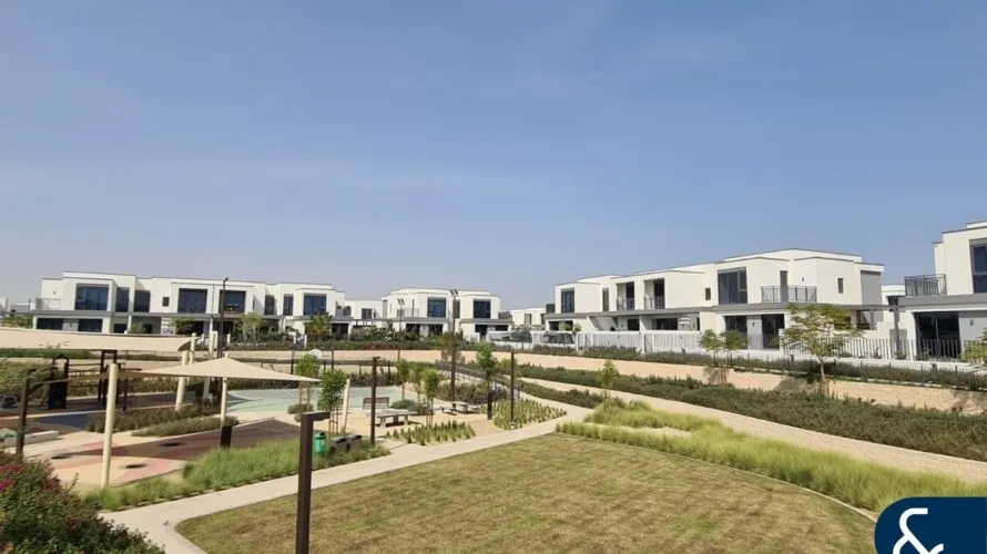 Villa de 4 chambres à Maple 3, UAE No. 990 № 2