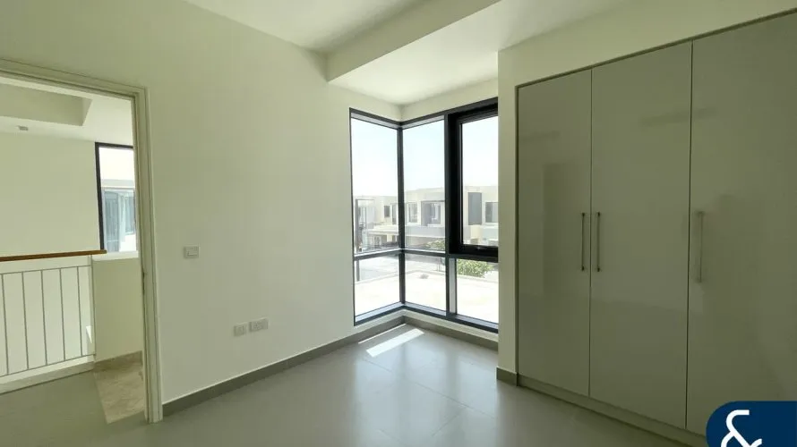 Villa de 4 chambres à Maple 2, UAE No. 989 № 8