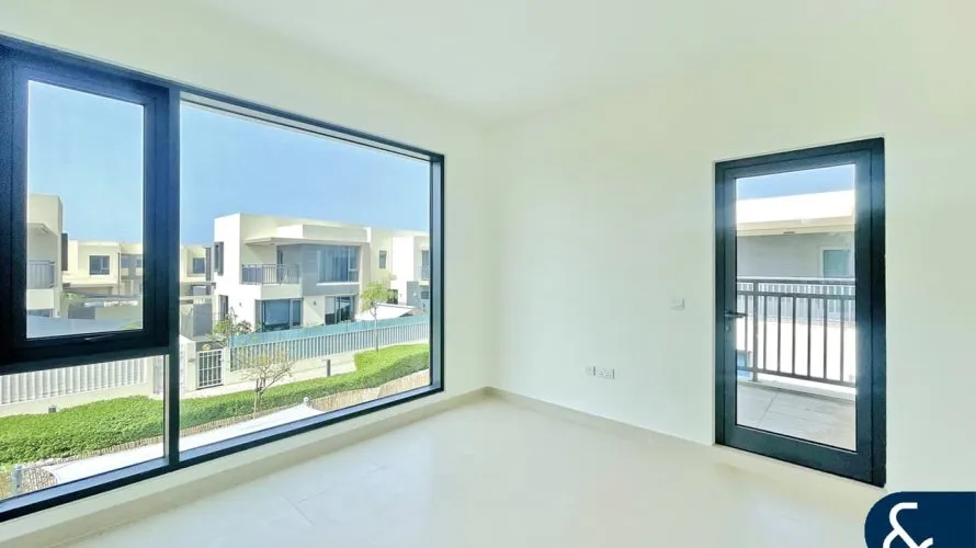 Villa de 4 chambres à Maple 2, UAE No. 991 № 8