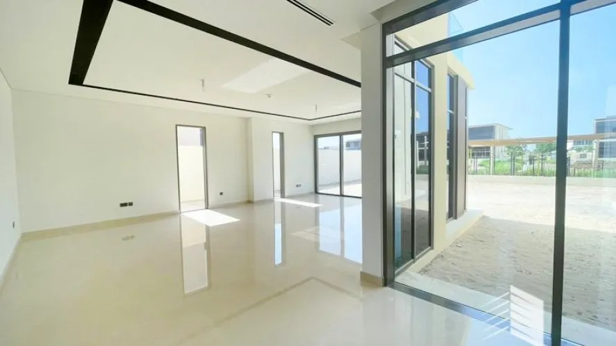 Villa de 4 chambres à Golf Place, UAE No. 201 № 1