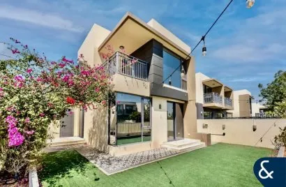 Villa de 4 chambres à Maple 2, UAE No. 1110