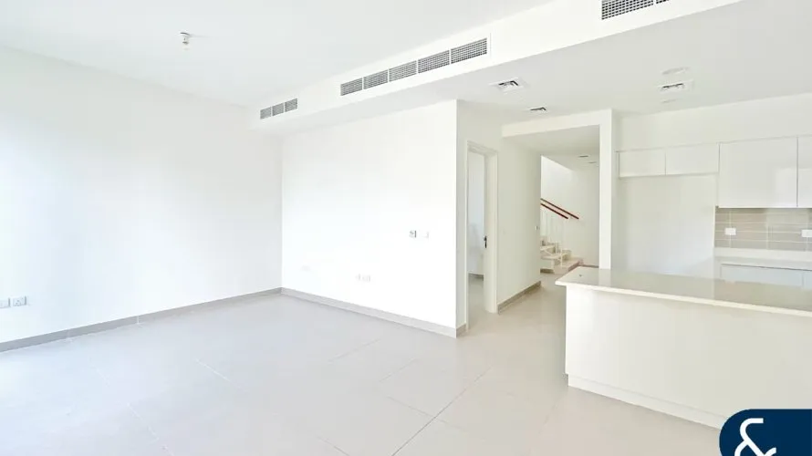 Villa de 4 chambres à Maple 2, UAE No. 991 № 1