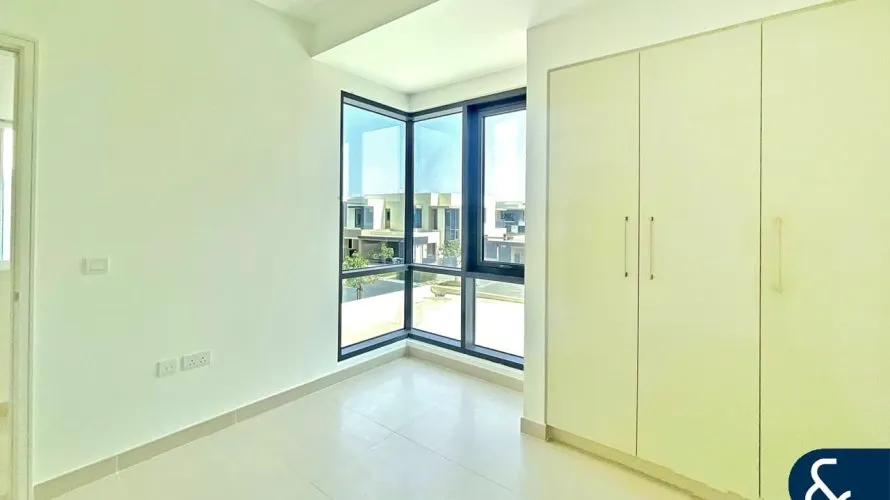 Villa de 4 chambres à Maple 2, UAE No. 991 № 5