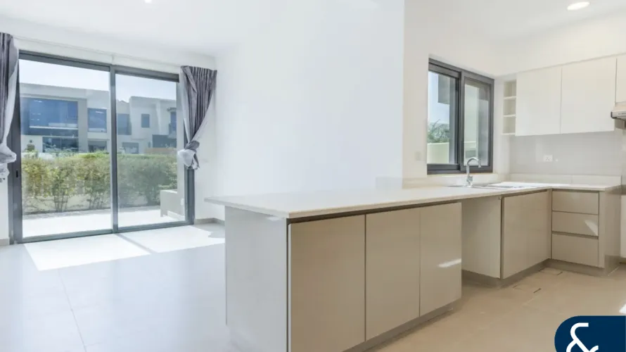 Villa de 4 chambres à Maple 2, UAE No. 1110 № 2